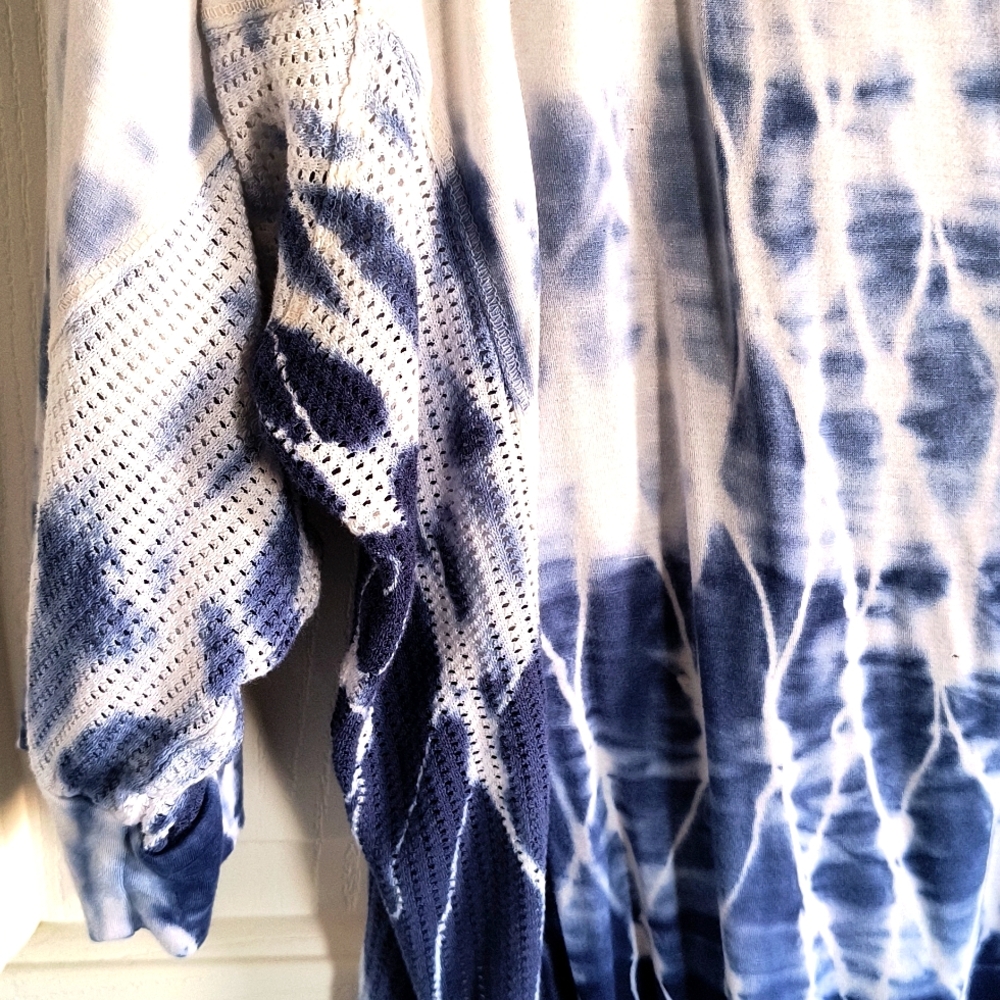 XCVI Top EUC Flowy Ombre Blue & White 2X - Picture 3 of 5